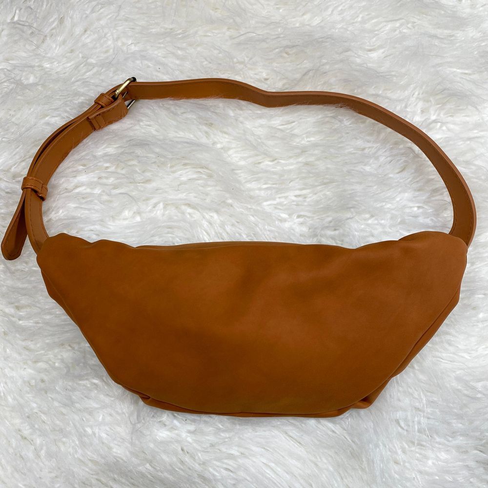 DISNEY WINIE THE POOH HUNNY FANNY PACK "NWT" - Picture 2 of 2